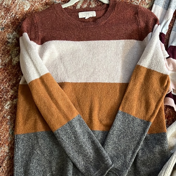 Sweaters - Picture 2 of 7